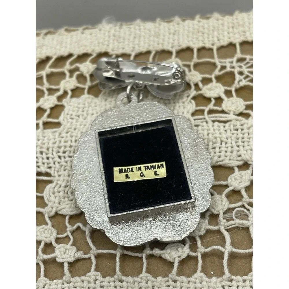Vintage 1980's Picture Brooch & Frame In One‎